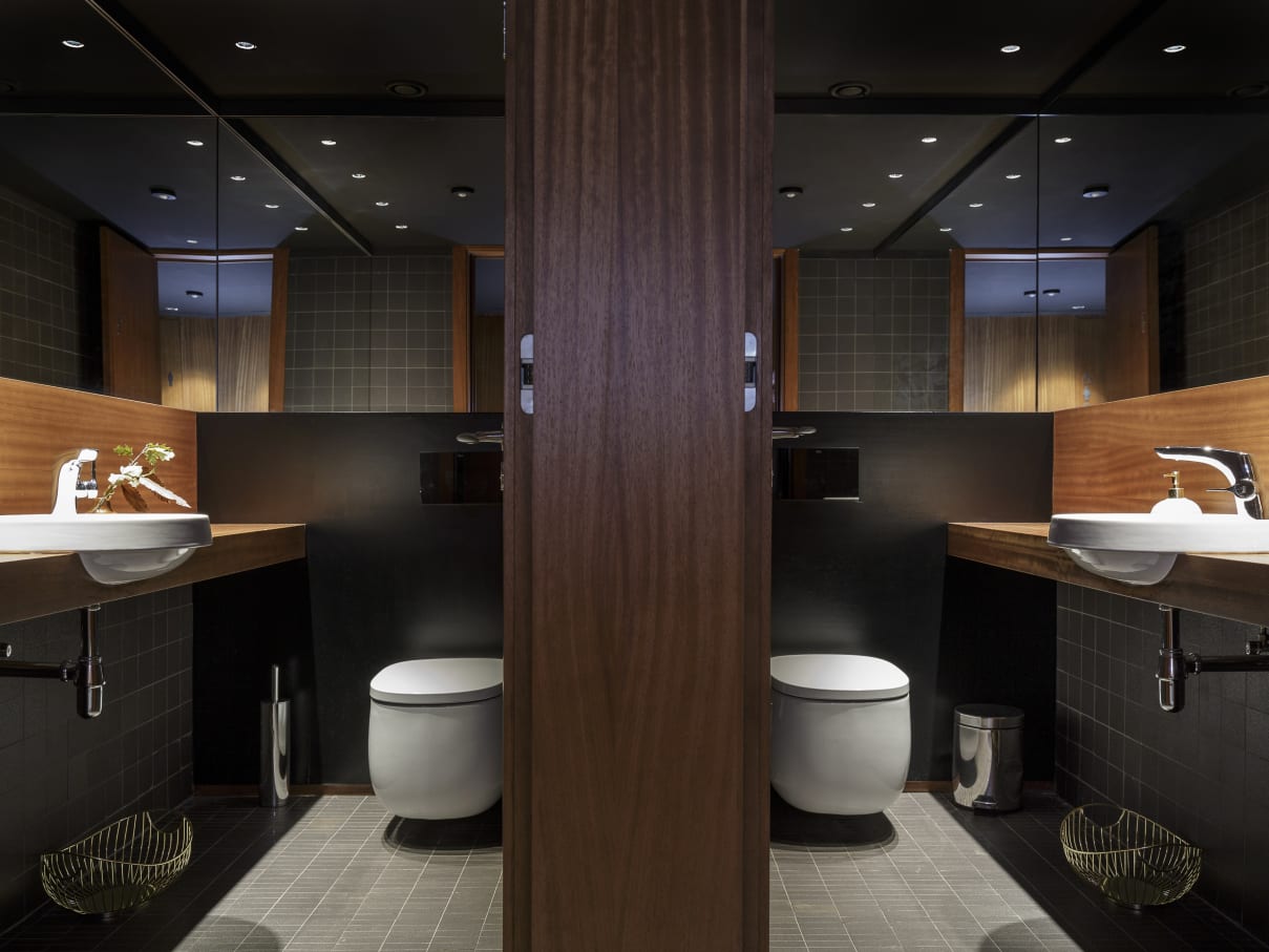 The restaurant's bathrooms are designed to enhance the overall dining experience, combining tradition with innovation. Roca's Insignia faucets and Beyond basins, complemented by the modern practicality of Hotels accessories, create spaces that are both beautiful and functional. The choice of these collections ensures that the bathrooms reflect the creativity and prestige of the restaurant, while also incorporating the latest technologies for water saving, including the Cold Start system, and practical solutions for safety and durability in public use. As well as providing a sensory experience, the design also emphasises environmental responsibility, in line with the Torres brothers' vision of a sustainable world inspired by nature’s most precious resource. Committed to addressing the critical issue of water consumption, the chefs have partnered with the We Are Water Foundation since 2016.3