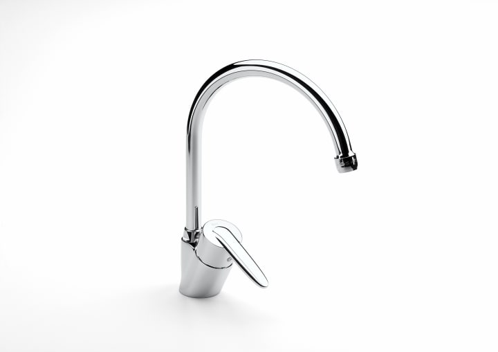 Kitchen sink mixer with swivel spout
