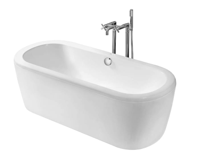 Oval freestanding cast iron bath