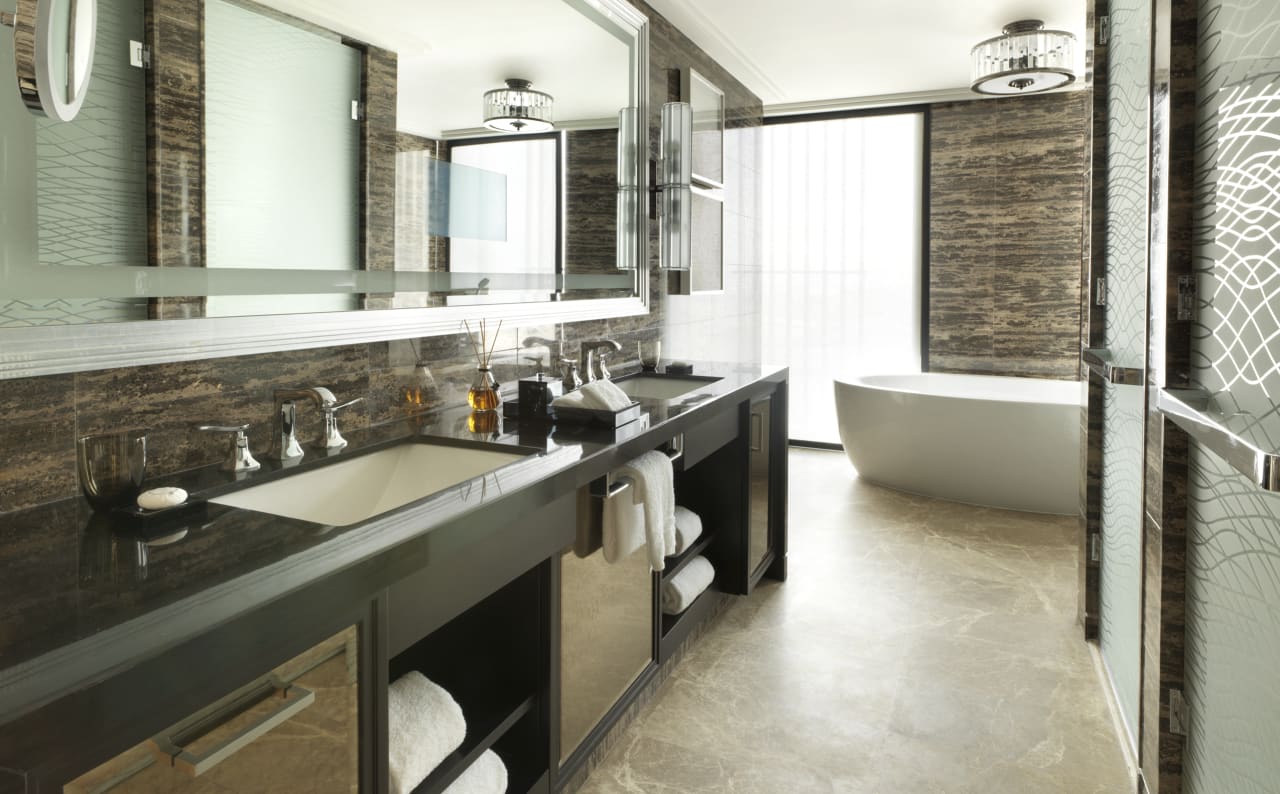 The hotel's bathrooms are fitted with Roca's Diverta basins, chosen for their clean design and functionality. Their sleek, minimalist lines ensure they fit seamlessly into the hotel's modern aesthetic, while offering the practical benefits of easy maintenance and high performance. The versatility of the Diverta collection makes it a reliable choice for the hotel, meeting the high standards expected in such an exclusive environment.