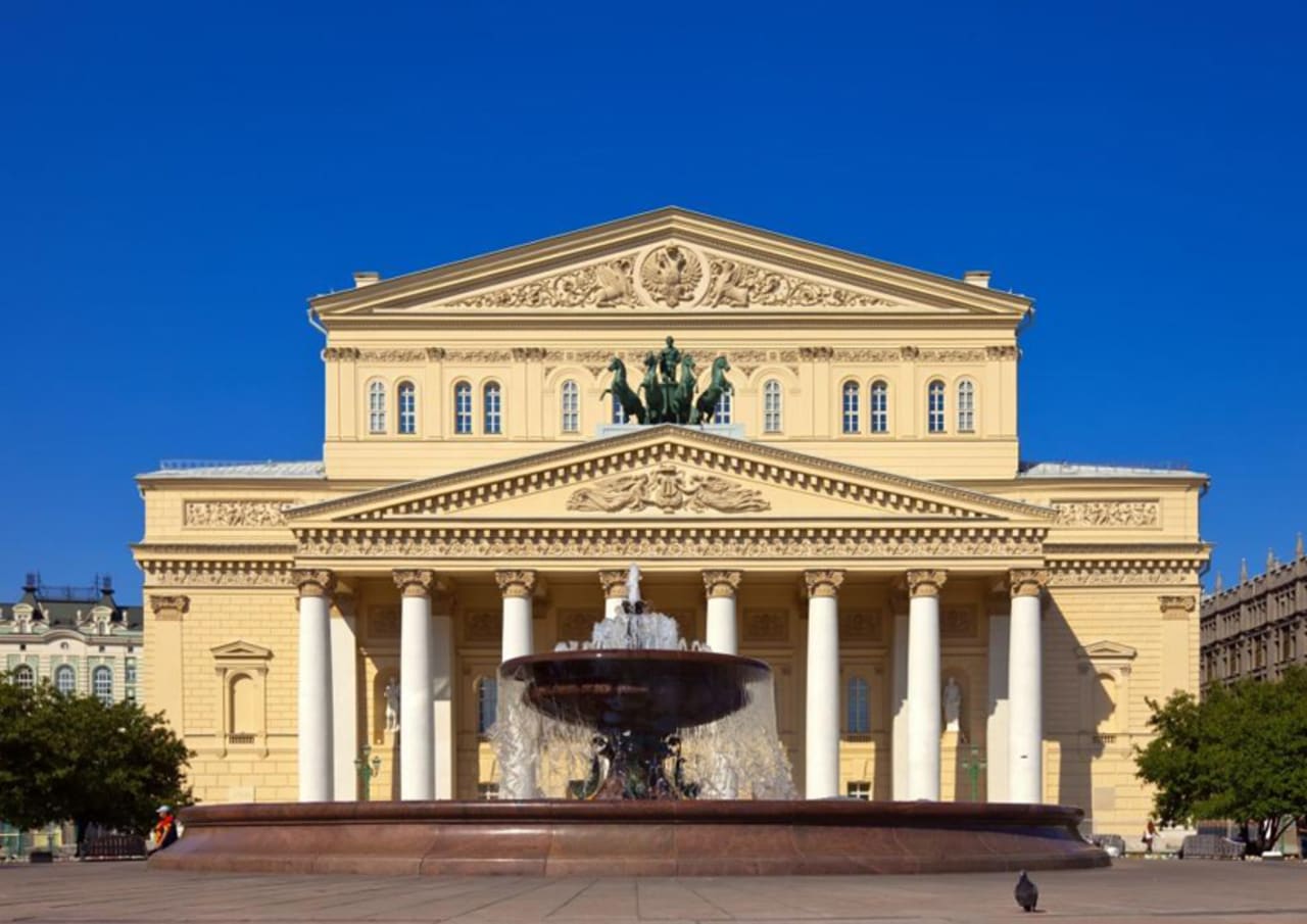 After major reconstruction, the well-known building has both regained much of its historical appearance and become one of the world's most technically advanced theatre venues.bRussia's main national theatre, Bolshoi is a bearer of Russian musical traditions and one of the world's important musical centres that promote the development of dramatic art. Hall, Meridian and Dama Senso collections, along with the classical style Florentina faucets, are present in the bathrooms of this iconic building.