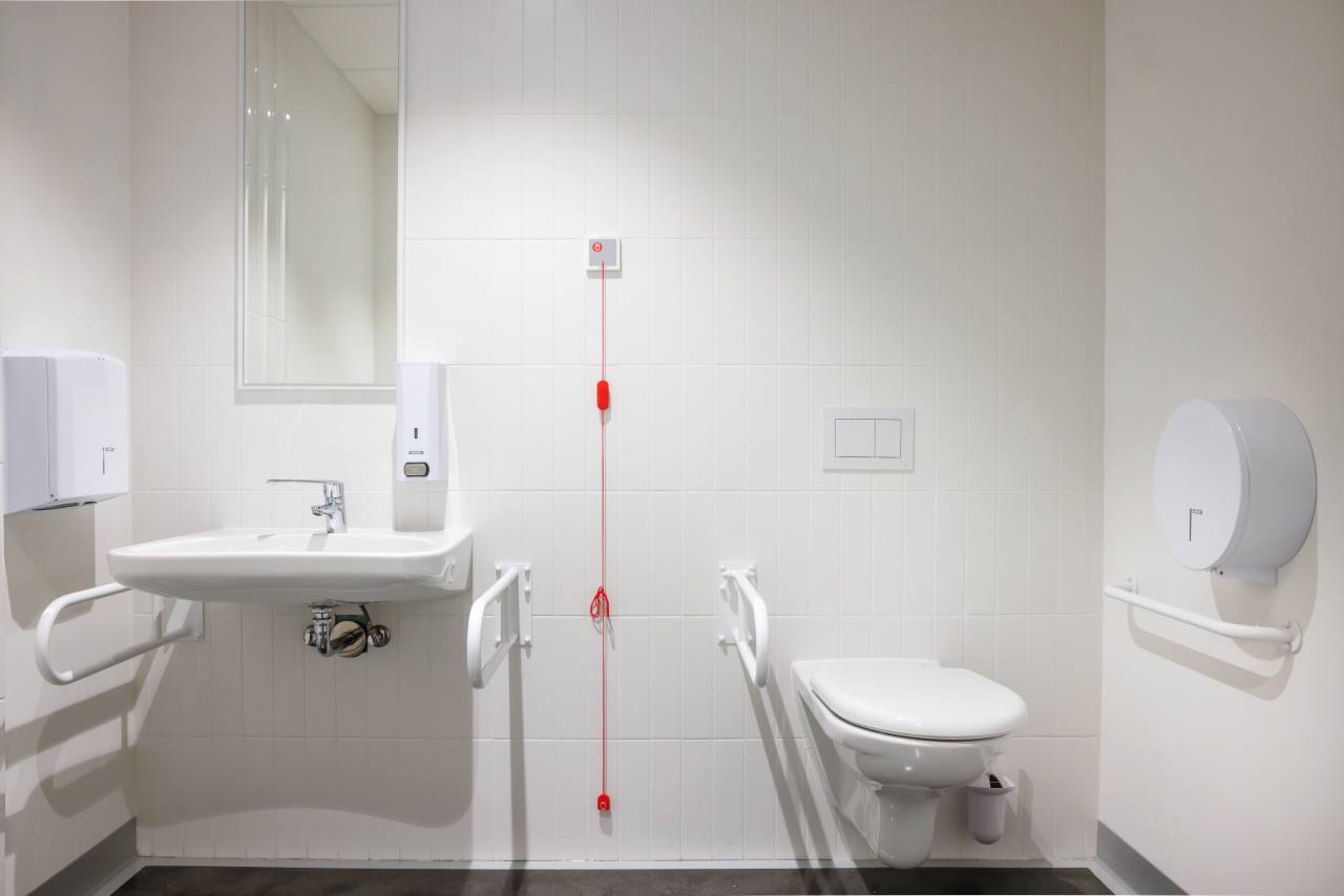 The interior design of TriQube's bathrooms embraces a serene, minimalist aesthetic, with rounded shapes and a soothing colour palette creating a calming atmosphere. Chic urinals add a touch of distinction, offering both urban flair and unique appeal, while Access grab bars and Meridian toilets ensure accessibility and comfort. Roca products were carefully selected to enhance both the functionality and innovative spirit of the space, contributing to its high standards of quality and design.2