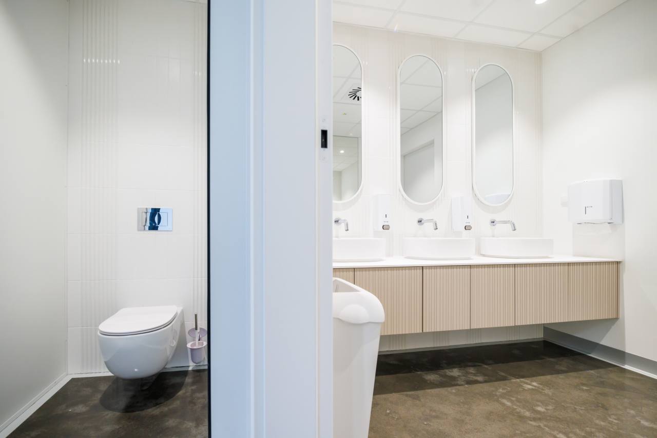 The interior design of TriQube's bathrooms embraces a serene, minimalist aesthetic, with rounded shapes and a soothing colour palette creating a calming atmosphere. Chic urinals add a touch of distinction, offering both urban flair and unique appeal, while Access grab bars and Meridian toilets ensure accessibility and comfort. Roca products were carefully selected to enhance both the functionality and innovative spirit of the space, contributing to its high standards of quality and design.8