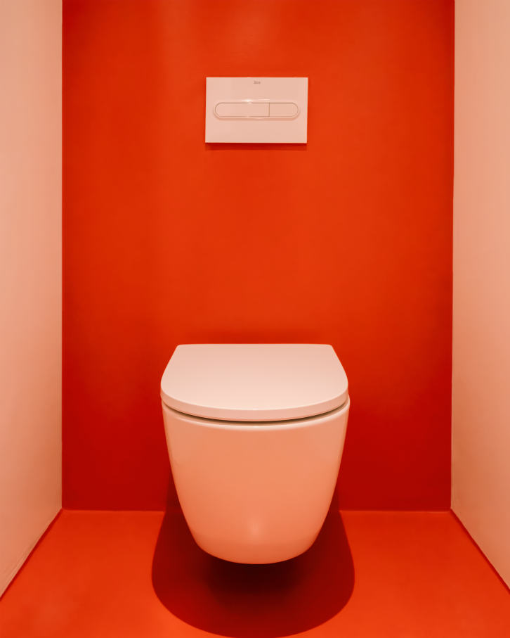 GOe was conceived as an open laboratory for knowledge, where researchers, chefs, entrepreneurs, students, companies, and citizens can come together to rethink the future of food from a cross-disciplinary perspective. With Roca as a partner, the bathroom spaces applied the same spirit of innovation and sustainability that is found throughout the project. To complement the bold red-toned resin surfaces found across the floors, walls and ceilings of the bathroom, Roca placed Modo Dash washbasins, custom-made in white and black. The Gap wall-mounted washbasins and various types of Loft-E self-closing faucets are ideal for high-trafficked spaces and cohere with the energy efficiency of the building. The Ona wall-hung toilets, in matte white and black finishes, and The Gap toilets in comfort versions, enhance the style and accessibility of the bathroom space. In the sophisticated restaurant, Roca’s black-finish faucets and accessories added a touch of distinction and coherence with the visual language of the high-end space.6