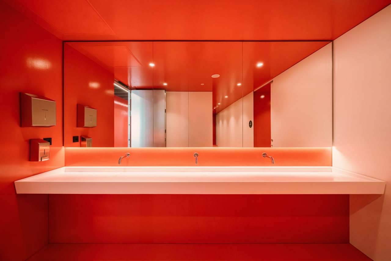 GOe was conceived as an open laboratory for knowledge, where researchers, chefs, entrepreneurs, students, companies, and citizens can come together to rethink the future of food from a cross-disciplinary perspective. With Roca as a partner, the bathroom spaces applied the same spirit of innovation and sustainability that is found throughout the project. To complement the bold red-toned resin surfaces found across the floors, walls and ceilings of the bathroom, Roca placed Modo Dash washbasins, custom-made in white and black. The Gap wall-mounted washbasins and various types of Loft-E self-closing faucets are ideal for high-trafficked spaces and cohere with the energy efficiency of the building. The Ona wall-hung toilets, in matte white and black finishes, and The Gap toilets in comfort versions, enhance the style and accessibility of the bathroom space. In the sophisticated restaurant, Roca’s black-finish faucets and accessories added a touch of distinction and coherence with the visual language of the high-end space.2
